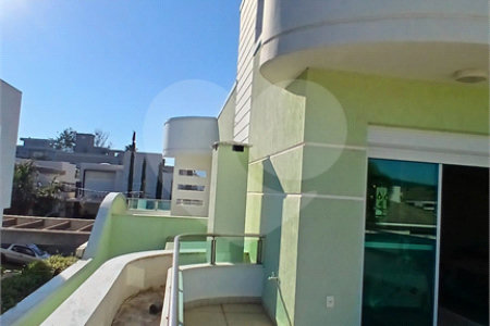 Casa à venda com 3 suítes no condomínio Figueira Garden, Atibaia - SP