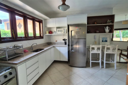Casa à venda com 5 quartos, sendo 4 suítes,  em Geribá, Armação dos Búzios, RJ