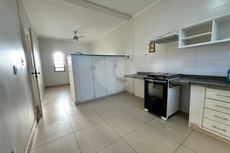 Sobrado à venda com 3 quartos, sendo 1 suíte,  em Parque dos Bandeirantes, Ribeirão Preto, SP
