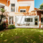 Casa à venda com 5 quartos, sendo 4 suítes, no condomínio Figueira Garden, Atibaia - SP
