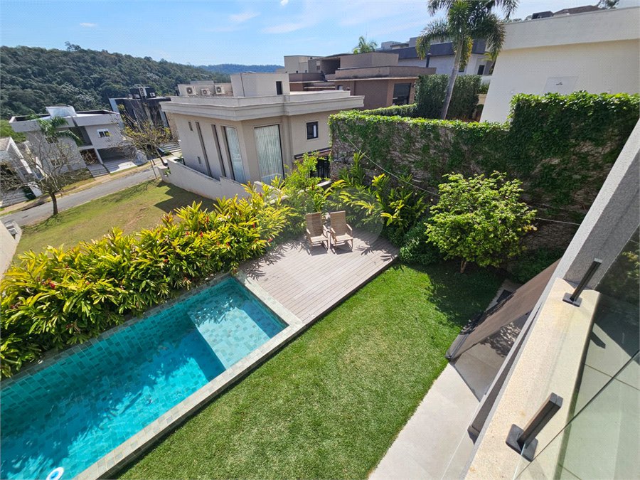 Casa à venda com 4 suítes no condomínio Residencial Itahyê, Santana de Parnaíba - SP