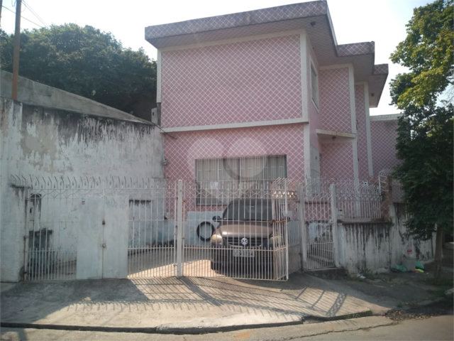 Sobrado à venda com 3 quartos em Vila Nivi, São Paulo, SP