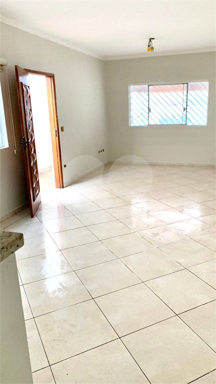 Casa à venda com 3 quartos, sendo 1 suíte, em Vila Figueira, Suzano, SP