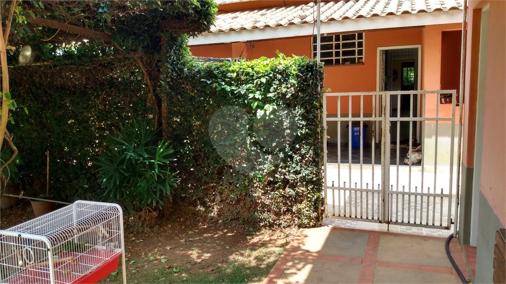 Casa à venda com 4 quartos, sendo 1 suíte, no condomínio Residencial Vale das Laranjeiras, Indaiatuba - SP