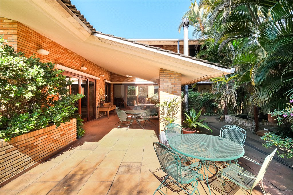 Casa à venda com 4 quartos, sendo 2 suítes, em Jardim Cordeiro, São Paulo, SP