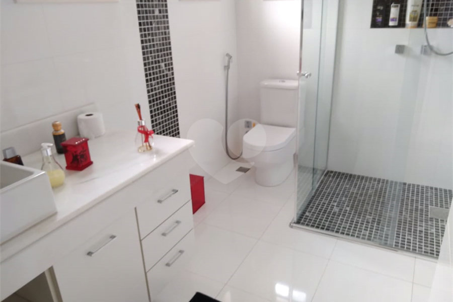 Sobrado à venda com 4 quartos, sendo 2 suítes, em Serra da Cantareira, Mairiporã, SP