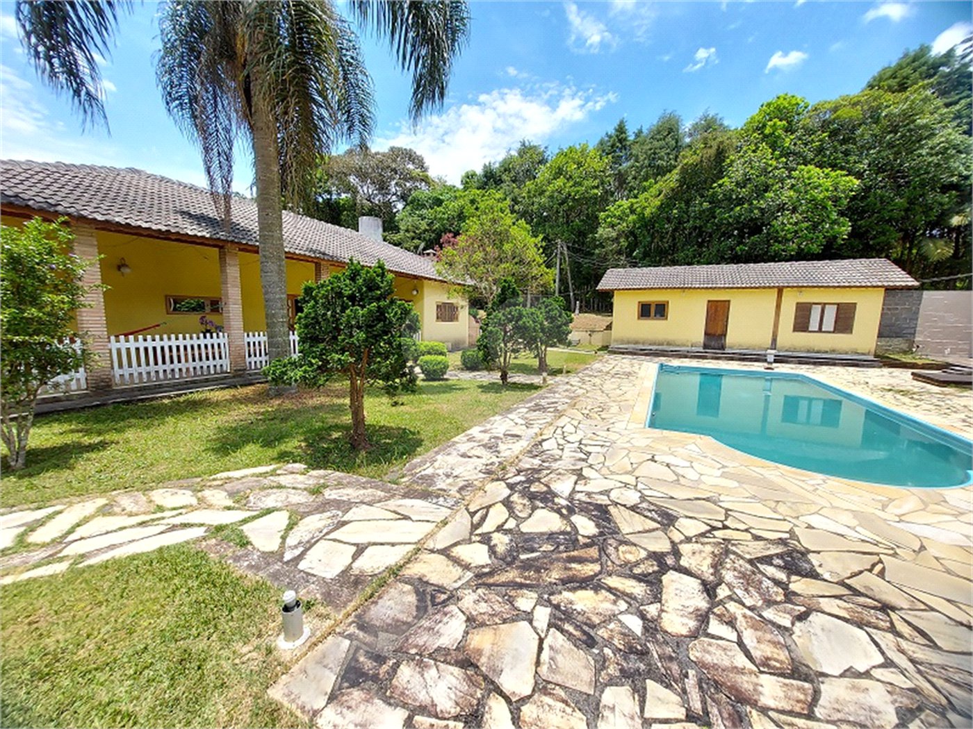 Casa à venda com 4 quartos, sendo 1 suíte, no Centro, Ibiúna, SP