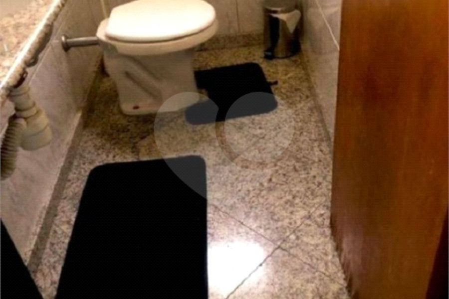 Sobrado à venda com 4 quartos, sendo 3 suítes, em Vila Irmãos Arnoni, São Paulo, SP