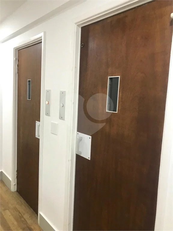 Espaço e Segurança no Bom Retiro: Apartamento de 100 m² com Infraestrutura Completa