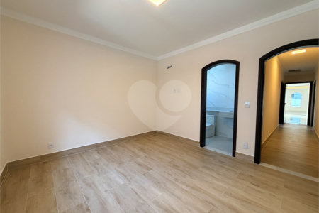 Casa à venda com 5 quartos, sendo 4 suítes, em Vila Rosália, Guarulhos, SP