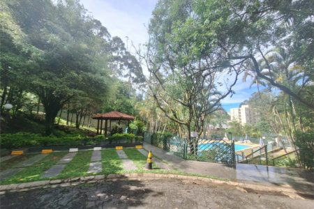 Casa à venda com 5 quartos, sendo 3 suítes,  no condomínio Vila Panamericana, São Paulo - SP