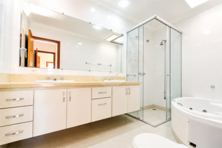 Casa à venda ou para alugar com 4 suítes no condomínio Vila das Emboabas, São Paulo - SP