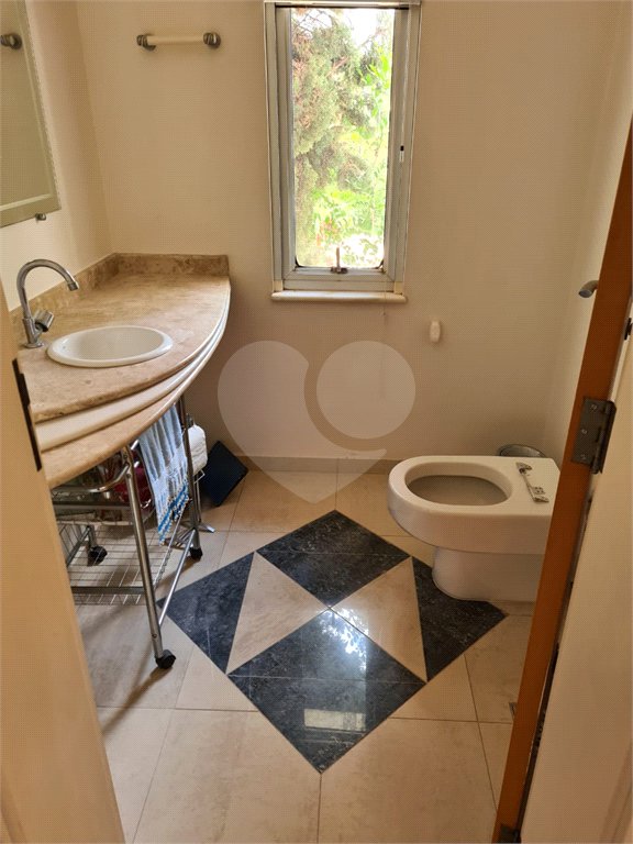 Casa à venda com 6 quartos, sendo 4 suítes, no condomínio Jardim Paulista I, Vinhedo - SP