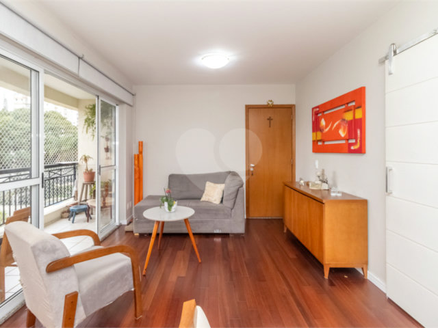 Apartamento à venda com 3 quartos, sendo 1 suíte,  em Vila Sofia, São Paulo, SP