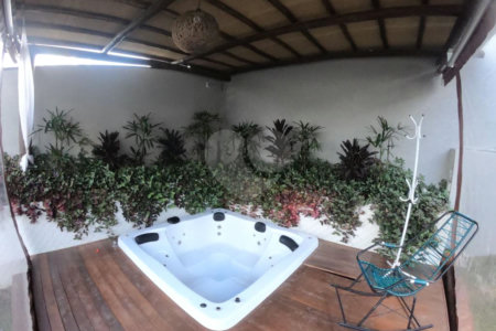 Sobrado à venda com 4 quartos, sendo 2 suítes,  no Centro, Joanópolis, SP
