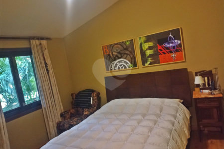 Casa à venda com 4 quartos, sendo 2 suítes,  em Morumbi, São Paulo, SP