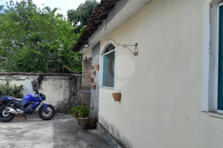 Casa à venda com 3 quartos em Santíssimo, Rio de Janeiro, RJ