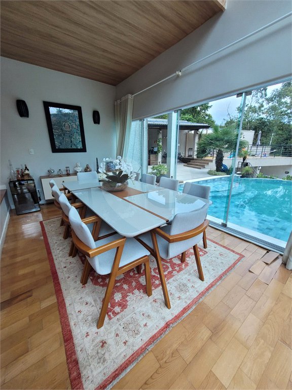Casa à venda com 3 suítes no condomínio Parque Petrópolis 4 Secção, Mairiporã - SP