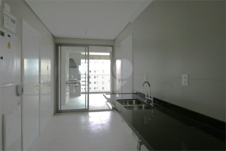 Apartamento à venda com 3 suítes em Moema, São Paulo, SP