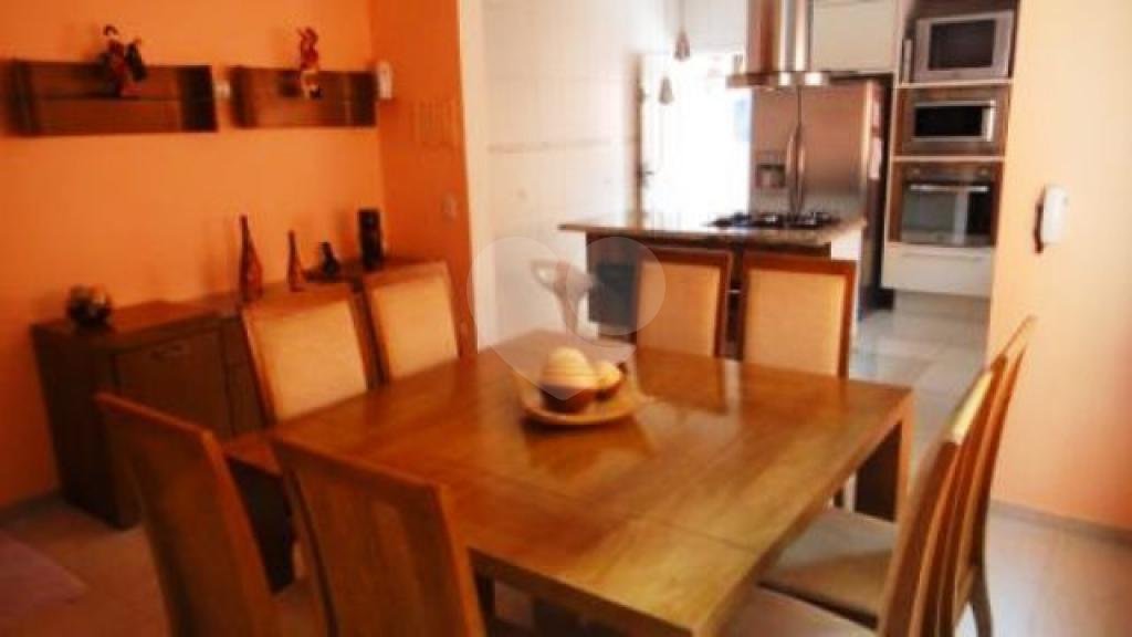 Sobrado à venda com 3 quartos, sendo 1 suíte, em Vila das Palmeiras, Guarulhos, SP