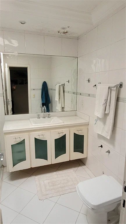 Sobrado à venda com 4 quartos, sendo 3 suítes, em Brooklin Paulista, São Paulo, SP