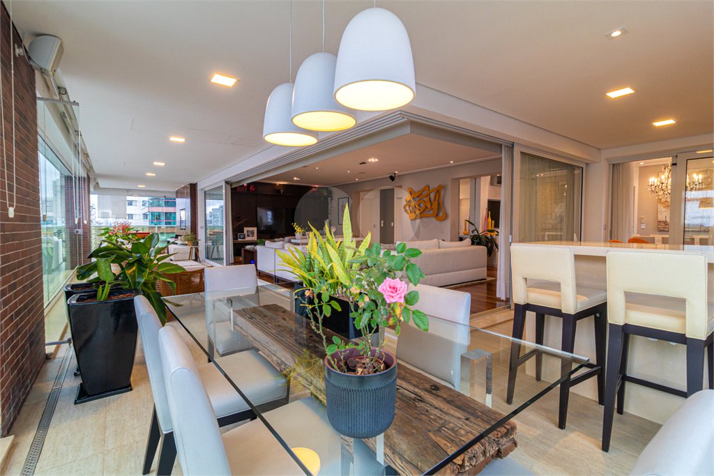 Apartamento à venda com 4 suítes em Campo Belo, São Paulo, SP