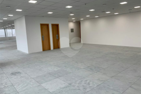 Sala à venda em Várzea de Baixo, São Paulo, SP