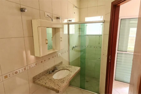 Sobrado a venda no Ipiranga de 220m² com 4 suítes e 2 vagas.Estuda permuta.