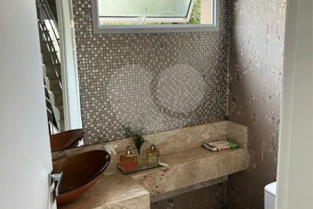 Casa à venda com 3 quartos, sendo 1 suíte, no condomínio Recanto das Araucárias, Suzano - SP