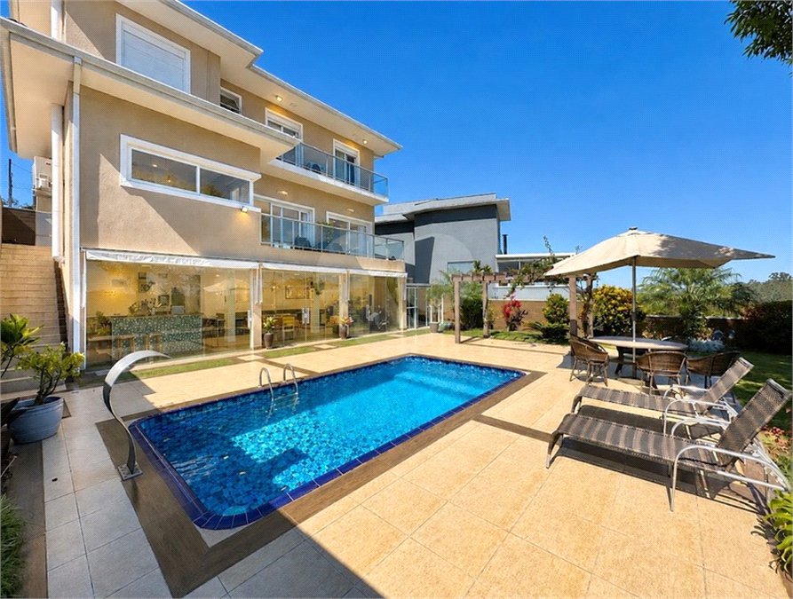 Casa à venda com 3 suítes no condomínio Golf Village, Carapicuíba - SP