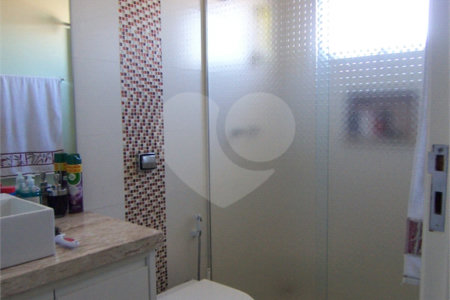 Casa à venda com 3 suítes no condomínio Residencial Recanto dos Paturis, Vinhedo - SP