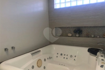 Casa à venda com 4 quartos, sendo 2 suítes,  no condomínio Conjunto Residencial Green Village I, Mogi das Cruzes - SP