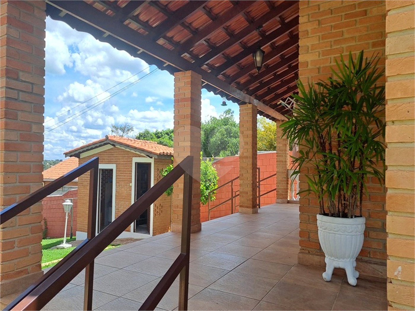 Casa à venda com 3 quartos, sendo 1 suíte, no condomínio Residencial Vale das Laranjeiras, Indaiatuba - SP
