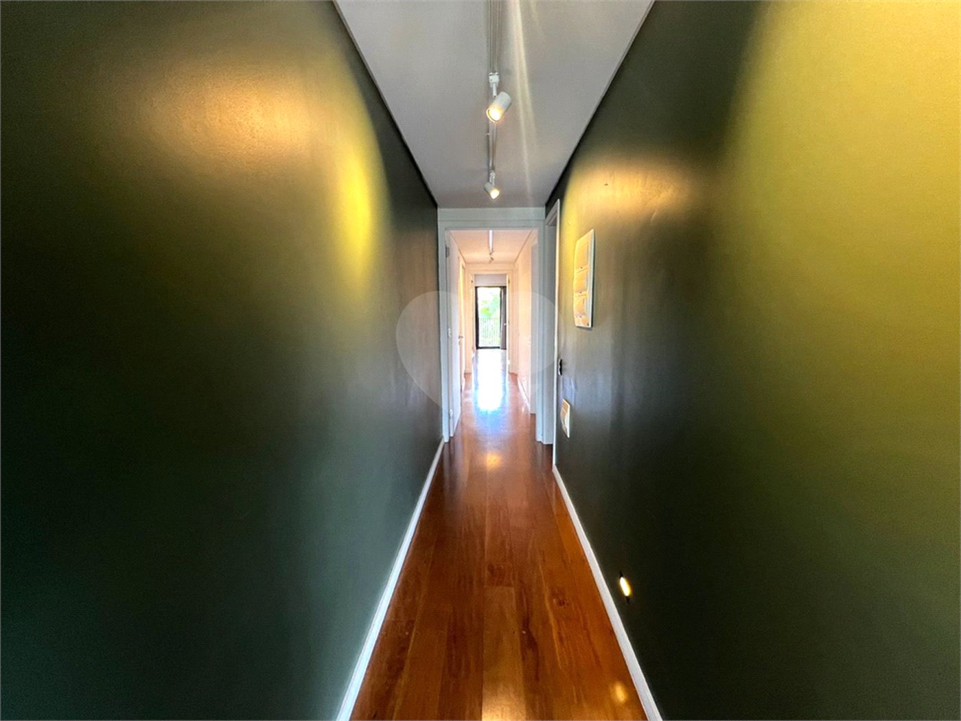 Imóvel 168m² Idea Zarvos com 3 suites, varanda na frente e na suíte, piscina, academia e 3 vagas Vila Madalena.