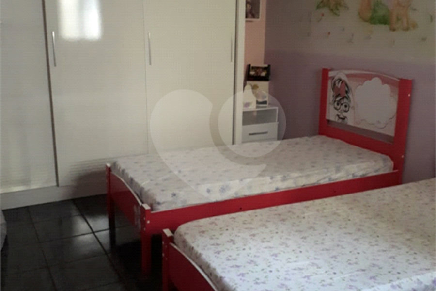 Sobrado à venda com 4 quartos, sendo 1 suíte,  em Parque Novo Mundo, São Paulo, SP