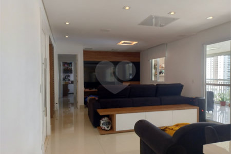 Apartamento à venda com 3 quartos, sendo 1 suíte,  no Centro, São Bernardo do Campo, SP