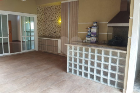 Casa à venda com 3 quartos, sendo 1 suíte,  no condomínio Vila Aracoara, Araraquara - SP