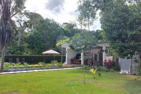 Casa à venda com 2 quartos, sendo 1 suíte, no Centro, Santa Cruz Cabrália, BA