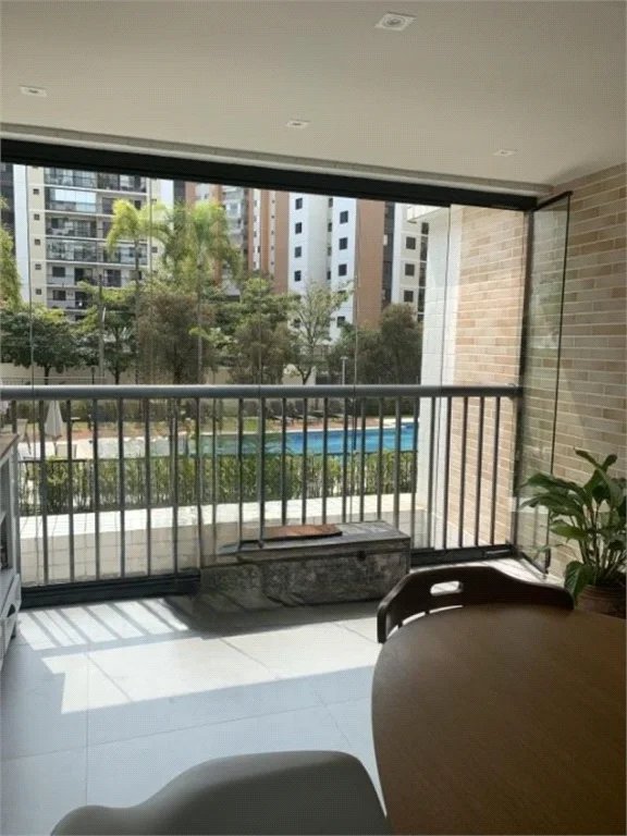 Apartamento à venda com 3 quartos, sendo 1 suíte, em Cidade São Francisco, São Paulo, SP