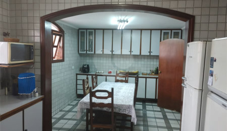 Casa à venda com 4 quartos, sendo 2 suítes,  em Parque dos Príncipes, São Paulo, SP