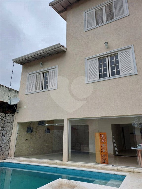 Sobrado à venda com 3 quartos, sendo 1 suíte, em Jardim Fonte Áurea, Poá, SP