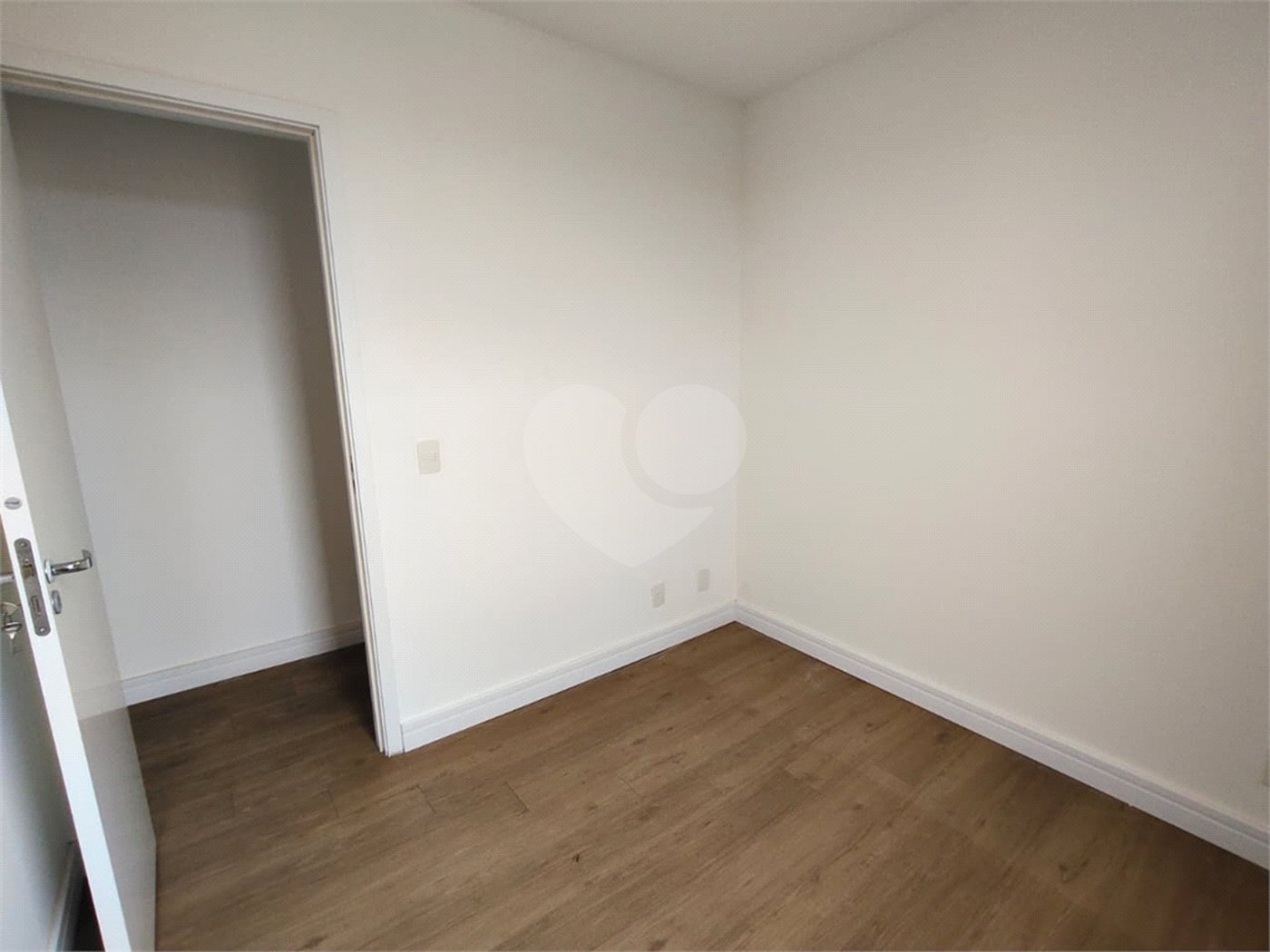 Apartamento à venda ou para alugar com 3 quartos, sendo 2 suítes, em Vila Ginez, Itapetininga, SP