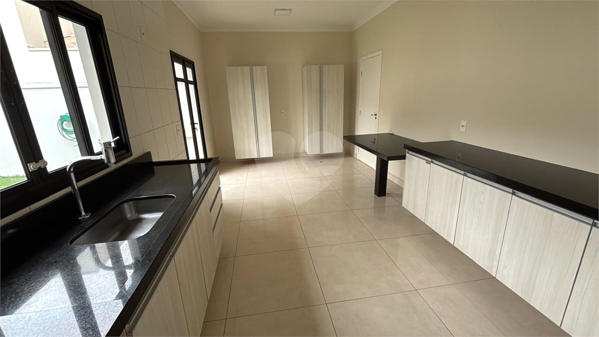 Casa à venda com 3 suítes no condomínio Residencial Maria Dulce, Indaiatuba - SP