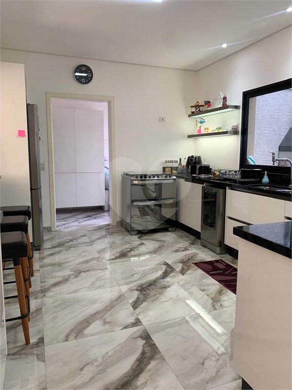 Casa à venda com 4 suítes no condomínio Vila Inglesa, Atibaia - SP