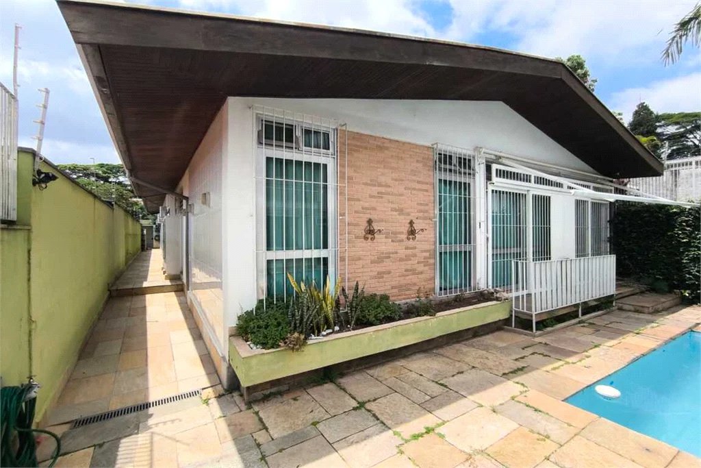 Casa à venda com 5 quartos, sendo 3 suítes, em Brooklin Paulista, São Paulo, SP