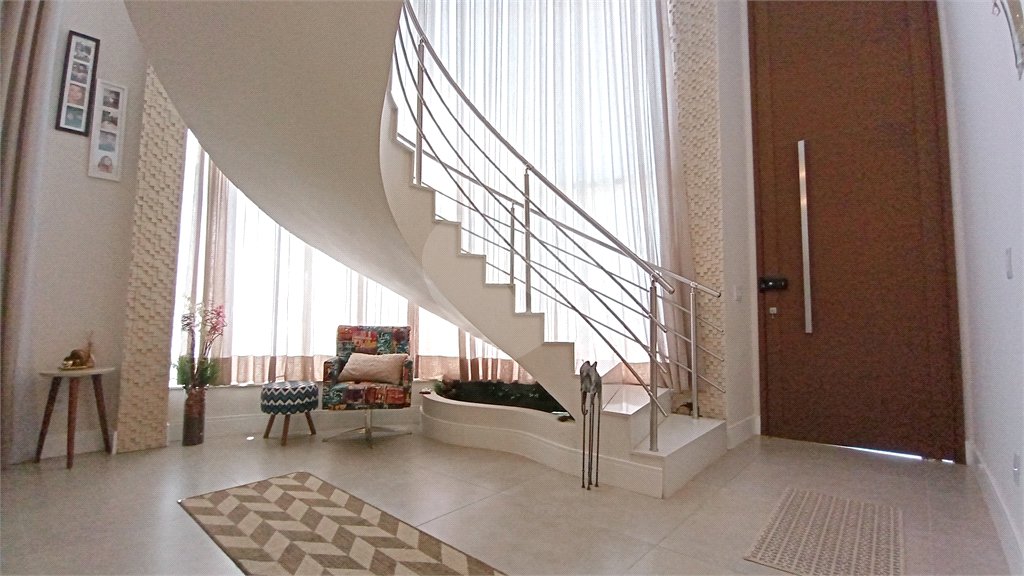 Casa à venda com 3 suítes no condomínio Vila do Sol, Valinhos - SP