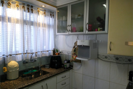 Casa à venda com 3 quartos, sendo 1 suíte, em Parque Vitória, São Paulo, SP