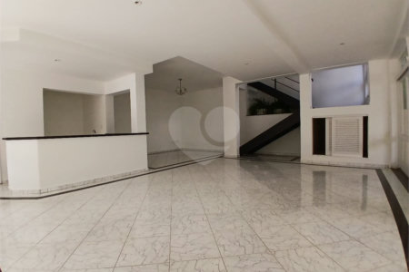Casa à venda com 4 quartos, sendo 2 suítes, no condomínio Flamboyant, Atibaia - SP