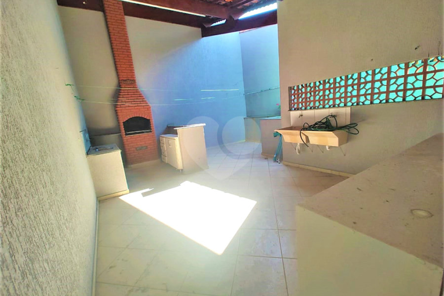 Sobrado à venda com 4 quartos, sendo 1 suíte, em Jardim Regina, São Paulo, SP