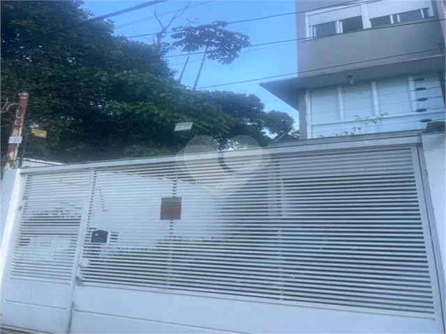 Sobrado à venda com 3 suítes em Horto, São Paulo, SP